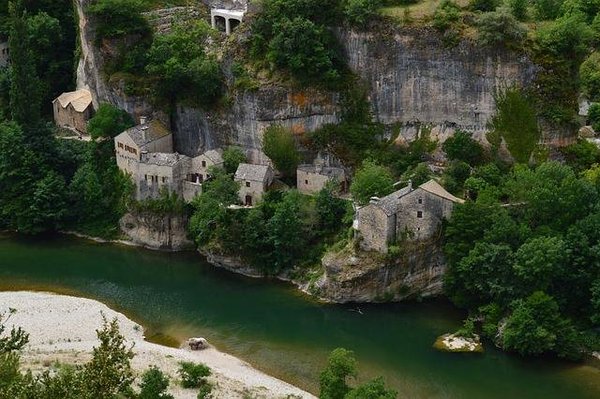 Choisir un camping avec piscine dans les Gorges du Tarn