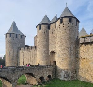 Les campings à prix abordable à Carcassonne, pour découvrir la cité médiévale sans se ruiner