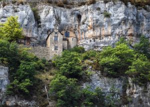 Les campings avec piscine dans les Gorges du Tarn, pour un séjour rafraîchissant au cœur de la nature